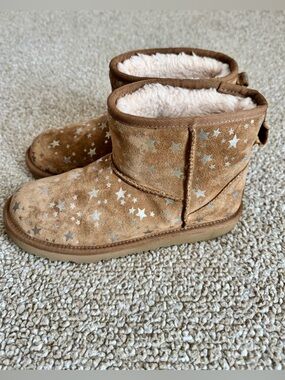 UGG Classic II Mini Metallic Star Print Boots Big Kids Girls Size 6